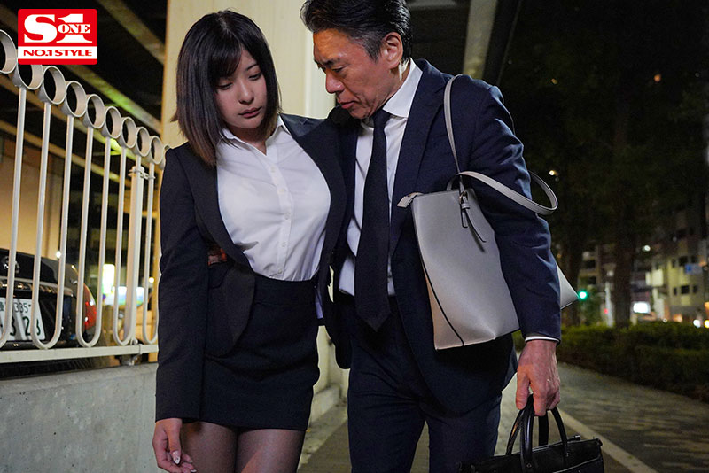 生意気イマドキ新人OLの可愛いほろ酔い＆はだけた肉感に中年上司のチ●ポは思春期みたいにギン勃ち大覚醒! その夜も、その次の日も毎日ハメまくった… - Image 4