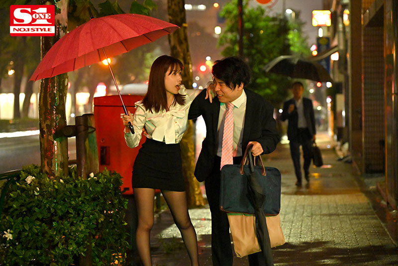 「普段は真面目なのに…」 酔うとキス魔、ハメると失禁、泥酔ビショ濡れビッチになっちゃう人妻上司と体液まみれのホテル2次会 - Image 2