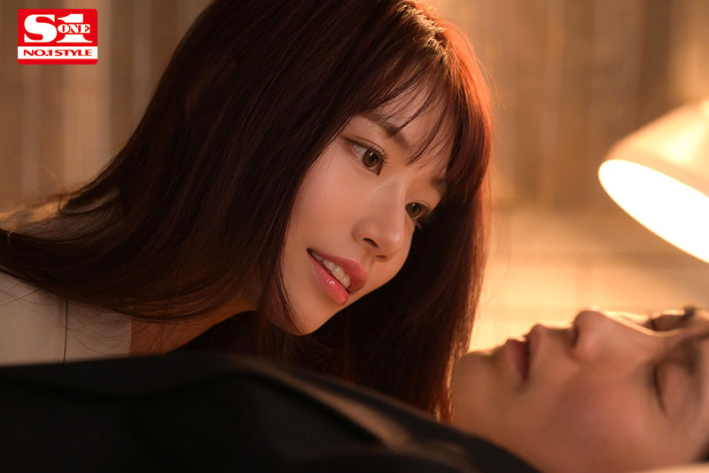 夜、ホテル、女上司と二人きり。相部屋逆NTR - Image 4