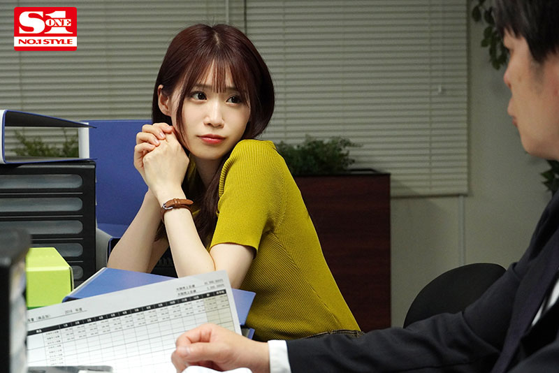 終電なくなり可愛い後輩社員が俺の部屋に… 男ものシャツ姿からのぞく無防備な谷間と足がそそり過ぎて気付けば猿みたいに腰振りまくっていた。 - Image 3