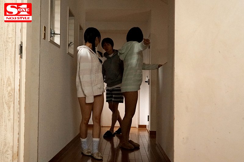 年に一度だけ会う巨乳従姉妹2人とただひたすらセックスに明け暮れた里帰り中の3日間 - Image 8