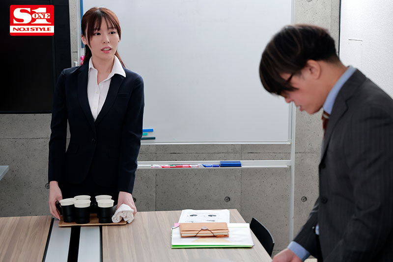 相部屋NTR 絶倫上司と新入社員が朝から晩まで、不倫セックスに明け暮れた出張先の夜。 - Image 2
