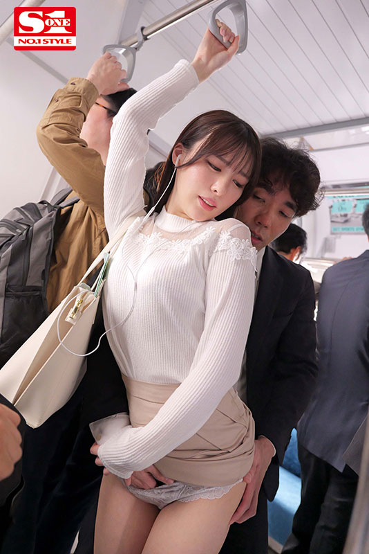 おとなしい音大生は電車痴漢に狙われ恐怖以上の快感にイクが止まらない - Image 3