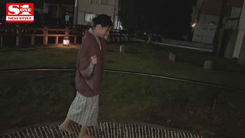 村上悠華のスリムな肉感を48時間独占！何度イッても終わることのない求愛オーガズム温泉旅行 - Image 2