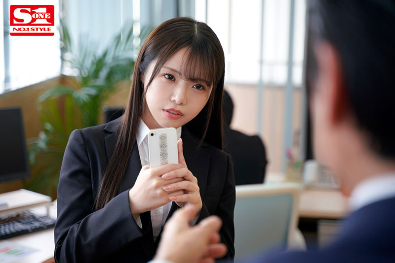 彼氏が残業中も、外回り中も、出張中も…私は大嫌いな中年課長に大股を開いて舐め濡らされドンピシャチ●ポに喘いでいます… - Image 2