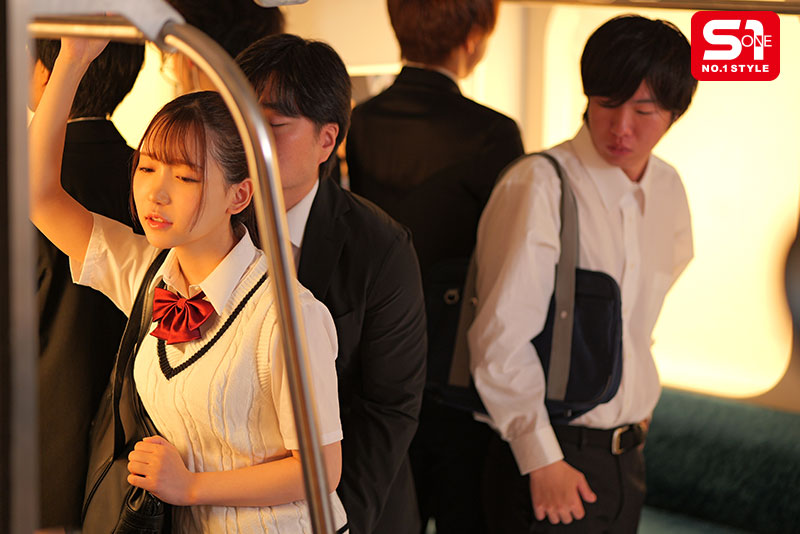 汚れを知らない笑顔少女を我慢できずにメチャクチャ痴漢してやったら…彼氏よりも俺のテクの虜に。 - Image 3