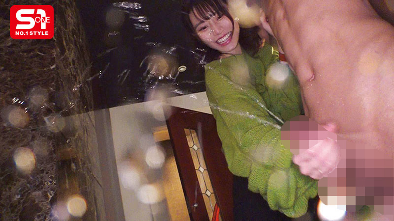 恥ずかしいけど超快楽！ 可愛くてノリがいい小悪魔たちが射精してもシコシコ止めない男の潮吹き50連発 - Image 3