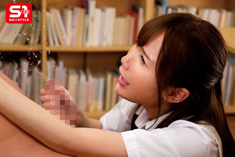 恥ずかしいけど超快楽！ 可愛くてノリがいい小悪魔たちが射精してもシコシコ止めない男の潮吹き50連発 - Image 18