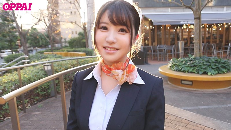 Hカップ神尻グラマラス!現役キャビンアテンダントAVデビュー 上品でおしとやか…でも最高級に下品な中出しを求めるスケベな女 - Image 2