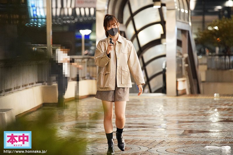ターゲットはサラリーマン！いきなり目の前に美谷朱里が現れてキミの家行っていい？と言われたらアナタはどうしますか？？ 今日は朝まで一晩中、キミの自宅でずーっとお嫁さん気分で中出しセックスしてあげる - Image 2