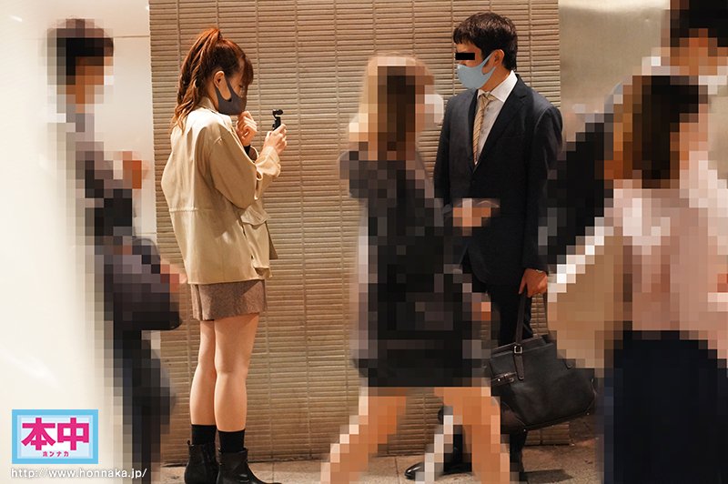 ターゲットはサラリーマン！いきなり目の前に美谷朱里が現れてキミの家行っていい？と言われたらアナタはどうしますか？？ 今日は朝まで一晩中、キミの自宅でずーっとお嫁さん気分で中出しセックスしてあげる - Image 3