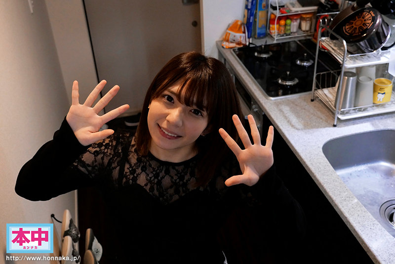ターゲットはサラリーマン！いきなり目の前に麻里梨夏が現れてキミの家行っていい？と言われたらアナタはどうしますか？？ 今日は朝まで一晩中、キミの自宅でずーっとお嫁さん気分で中出しセックスしてあげる - Image 11