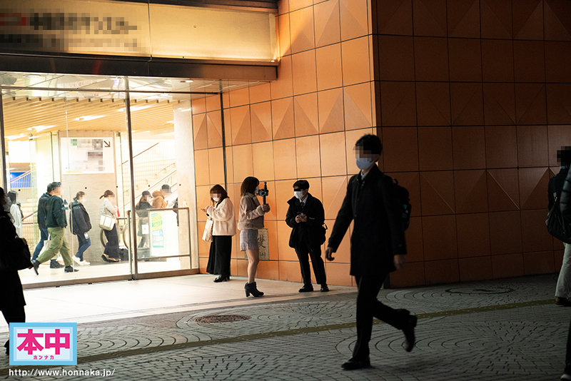ターゲットはサラリーマン！いきなり目の前に麻里梨夏が現れてキミの家行っていい？と言われたらアナタはどうしますか？？ 今日は朝まで一晩中、キミの自宅でずーっとお嫁さん気分で中出しセックスしてあげる - Image 2
