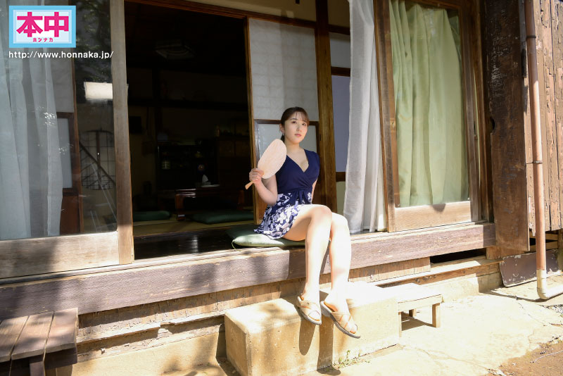 チ●ポが欲しい…夫の転勤で毎日が退屈すぎるビッチ妻が田舎のオヤジを誘って無償中出し不倫パパ活生活 - Image 2