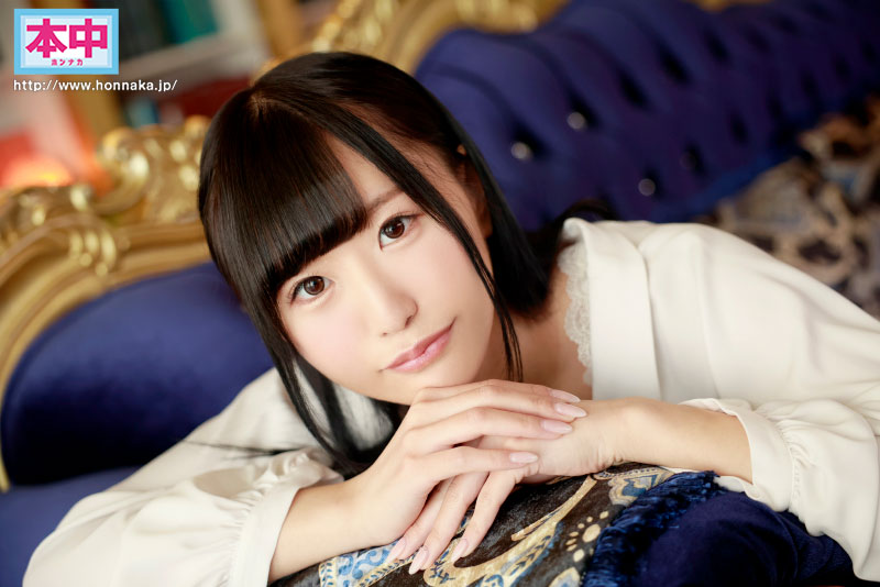新人 すぐにイっちゃう１秒前！めっちゃ敏感！Ｇカップ神クビレ現役女子大生中出しＡＶデビュー!! - Image 2