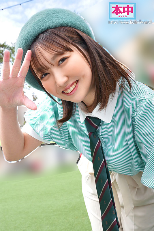 新人　おっぱいのガードは固いけどマ●コのガードは緩い女の子 Aカップ隠し微乳　遊園地で働く可愛いバイトちゃん　中出しAVDebut - Image 2