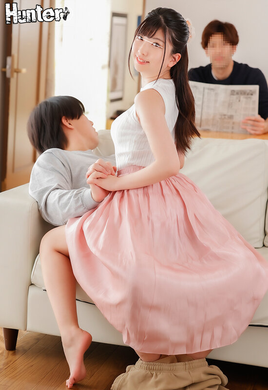 『あっダメ！激しく突いたらバレちゃう…』義妹がロングスカートの中でこっそり即ハメ要求！親の目の前でバレずにドキドキのこっそり連続イキ！3 - Image 2