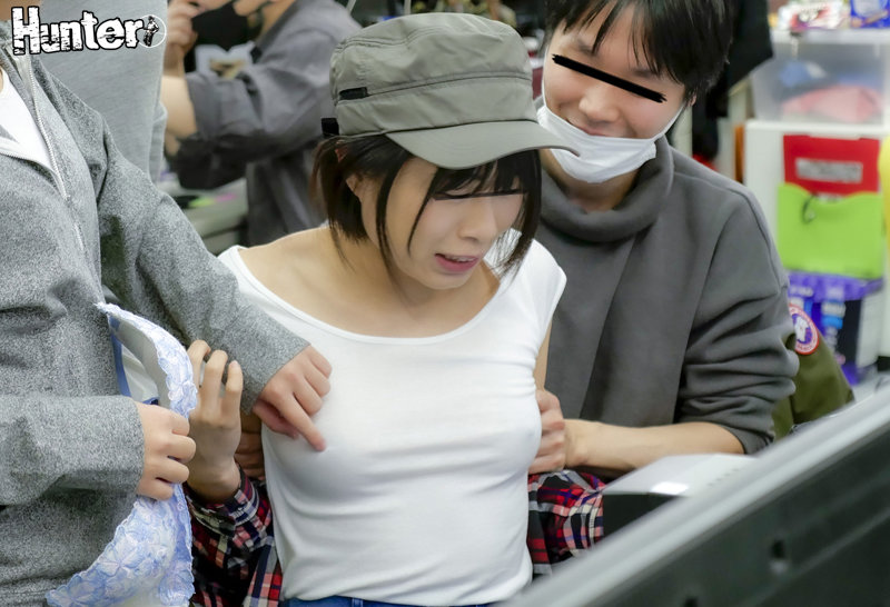 超絶可愛くて気の弱いボーイッシュ新人ADをAV現場の常識と偽ってとにかくセクハラしまくって最後にはヤル！3 - Image 8
