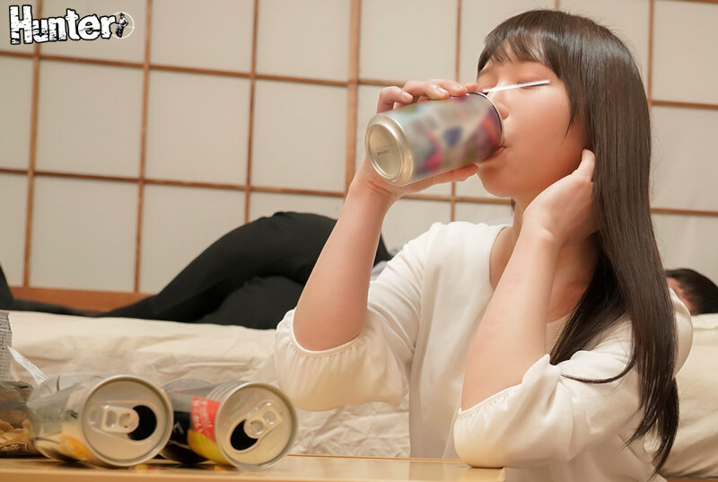 「全く動けない！何？金縛り？」夜中、目を覚ましたら女上司がボクの両腕をロックして電光石火騎乗位でイキまくり！普段真面目な女上司が酔って豹変！ - Image 4