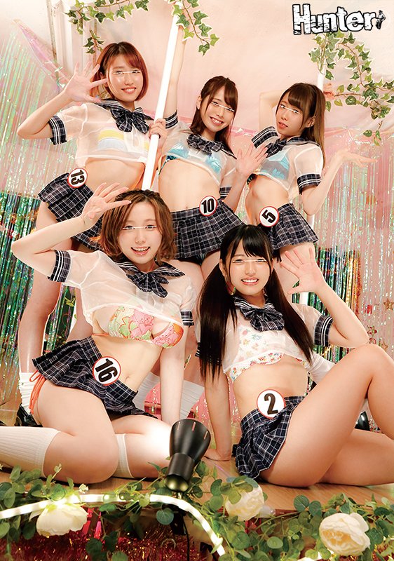 3年4組の文化祭の模擬店は…ゴーゴーバー 私立のお嬢様○校の文化祭。毎年行列のできる大人気の模擬店は『ゴーゴーバー』。机をステージに… - Image 2