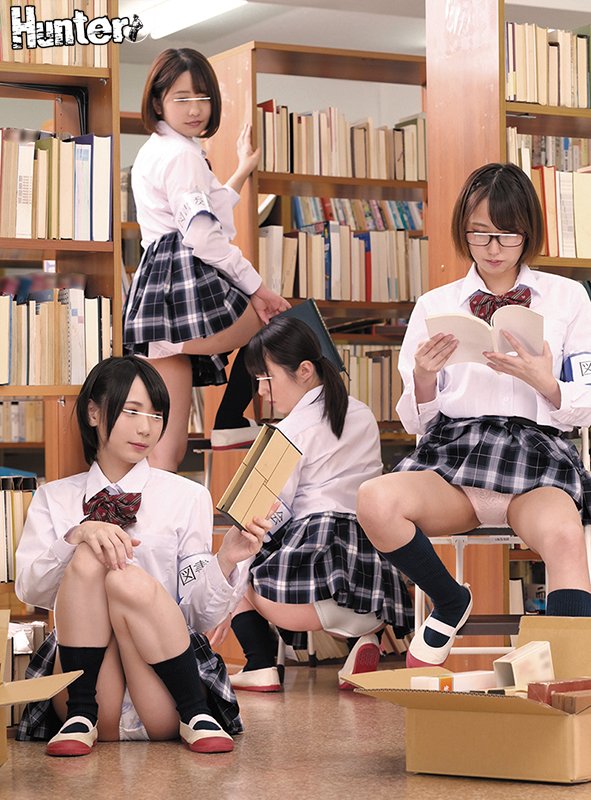 無防備パンチラはわざと？ボクが入った図書委員会の女子たちは、スカートが短く前かがみでモノを取ったり、しゃがむ度にパンチラしまくるもんだから… - Image 2