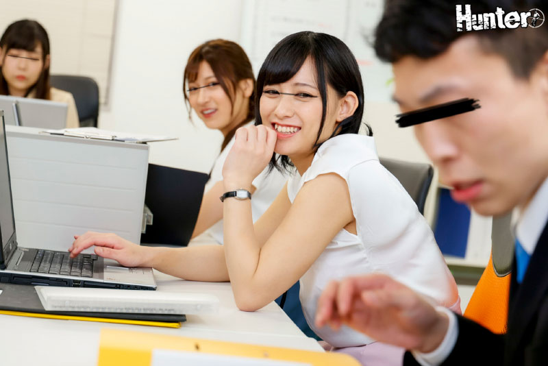 「胸ばっかり大きくて無能な巨乳女上司たちにこれから睡眠薬飲ましちゃいま～す！」集団睡眠薬レイプ！ムカつく女上司を睡眠薬で眠らせてとにかく… - Image 3
