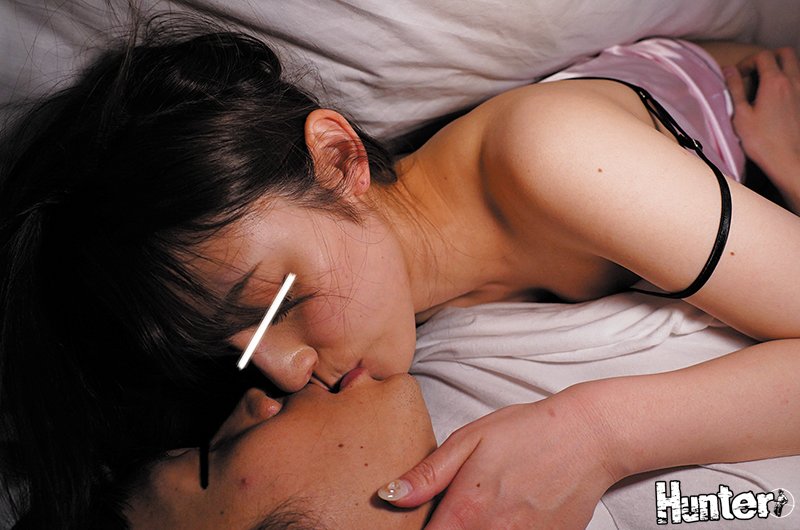 『身体がアツいの～私エッチしたくなっちゃったみたい…』ボクの布団に潜り込んできた上司の奥さんと、ダメだと思いつつも布団の中で濃厚密着ＳＥＸ！ - Image 9