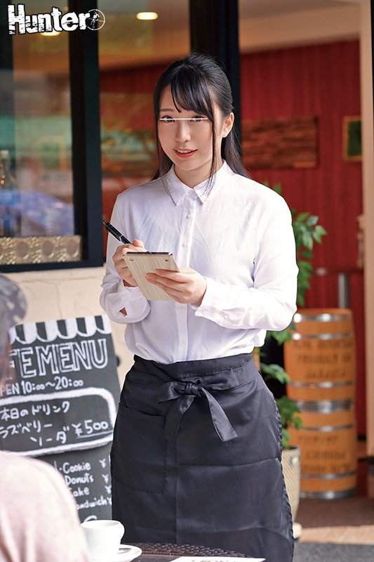 カフェで働くお姉さんたちがとにかくエロい！男性スタッフはボクだけという最高の職場環境で超モテまくり！ - Image 2