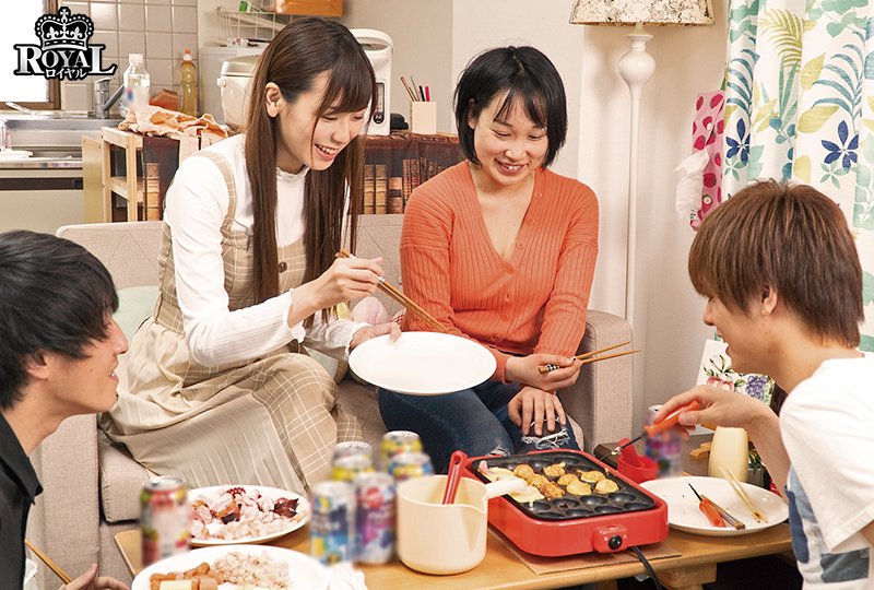 終電を逃した親友の彼女を泊めさせたら、親友が迎えに来ても欲情に負けてハメまくっていた。 - Image 3