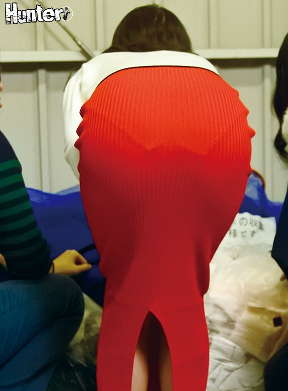 お尻のパンティラインが丸分かりのタイトワンピに超絶フル勃起！！ご近所さんはみんな薄手のタイトワンピなので、お尻のラインが強調されて… - Image 6