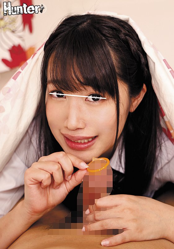 「彼氏が出来たけど、ゴムを着けてくれないから…練習させて」布団の中でゴム着け練習中にまさかのゴム内大量発射でクラスメイト女子が発情！？ - Image 2