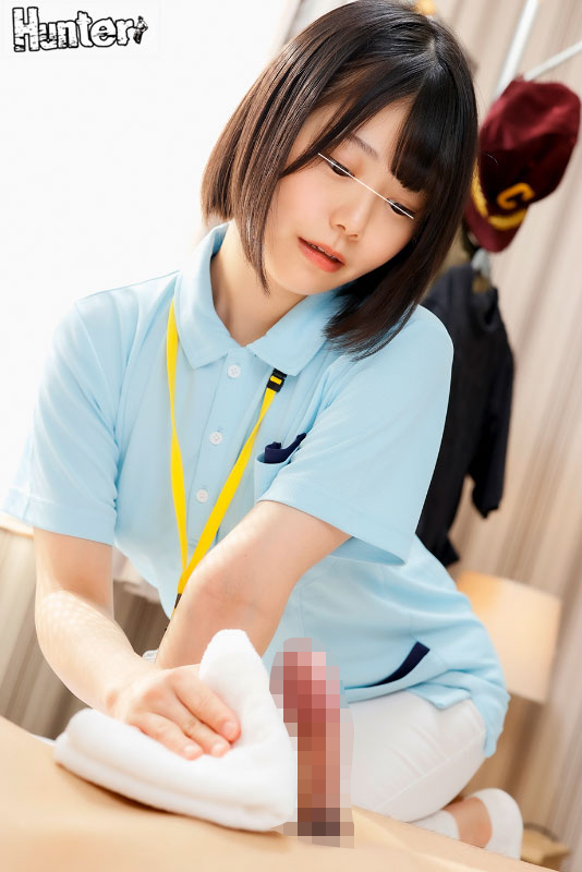自宅に出張介護士を呼んだら気弱で優しい美人介護士がやってきた！甘えまくっても嫌がらないから思い切ってデカチンフル勃起を見せつけたらヤレるのか - Image 2