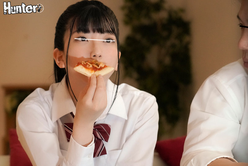 「今さら出てけなんて…三日も一緒にいるんだよ？」「えっ！？三日も？」「エッチなことしてもいいから…ダメ？」寂しがりやの女子がいつの間にか… - Image 6