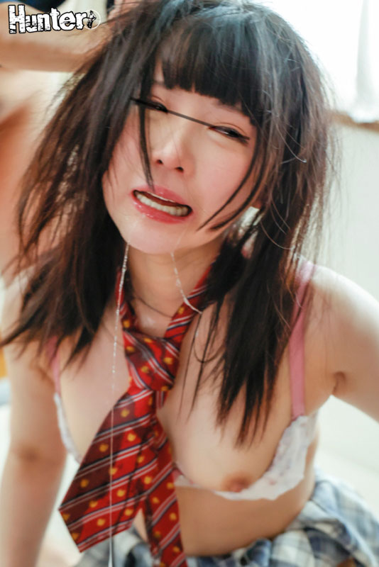 『大人を舐めんなよ！』家出中の超生意気女子●生を強烈ビンタで黙らせて常時集団輪姦！好きなだけ飽きるまで集団イラマ！集団ぶっかけ！集団中出し！ - Image 3