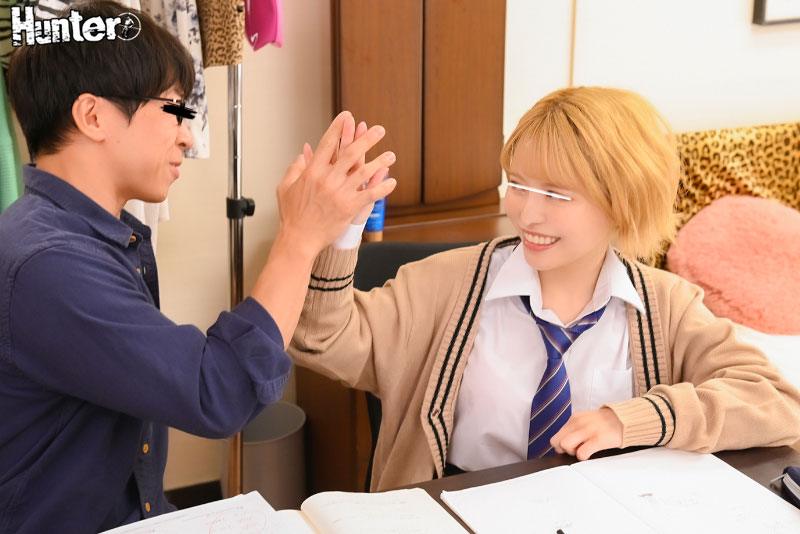 「えっちしてあげよっか　せ・ん・せ　私…カラダでしかお礼できないもん」巻髪見せブラ白ルーズの超ヤリマンギャルはおバカだけど超がんばり屋さん - Image 6