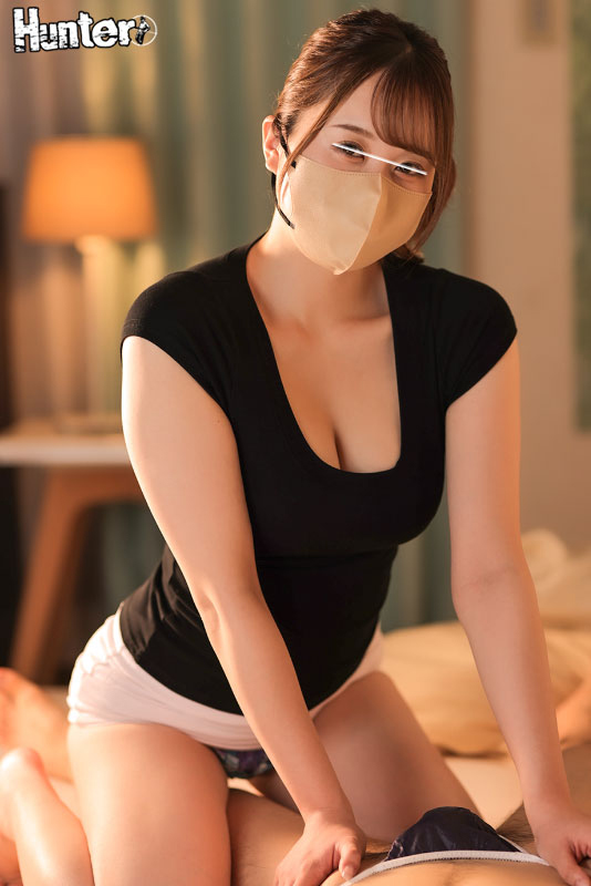 気弱で真面目に働くマスク巨乳ちゃんはセクハラせずにはいられない！マスク下の本性は超エロ女で恥ずかしがりながらも発情！家政婦、介護士、エステ - Image 4