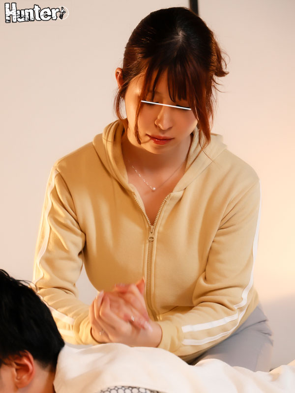 「そんなに気持ちいいなら、もっとしましょうか？」延長されるとご奉仕が止まらない！？地方旅館のヤリすぎ爆乳マッサージ師。 - Image 3