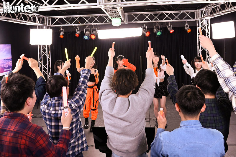 だれとでも定額挿れ放題！地下アイドル編　ライブ会場でグッズを一定額購入すると特典として、その場でアイドルに触り放題！挿れ放題！！ - Image 4