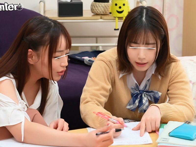 「こっち来て一緒にエッチしよっ」幼馴染が家庭教師とレズ真っ最中！思わず覗いたらバレて怒られるかと思いきや家庭教師の神アシストでまさかの3Pに - Image 4