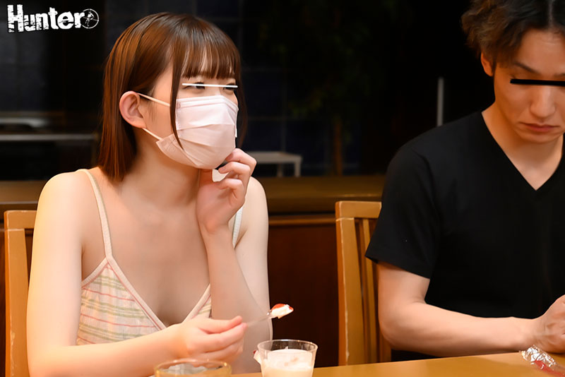 「マスク外すぐらいだったらブラ外したほうがマシだよ」自分の部屋以外ではマスクを外した事がない義妹は恥ずかしがってマスクを外さない！ - Image 3