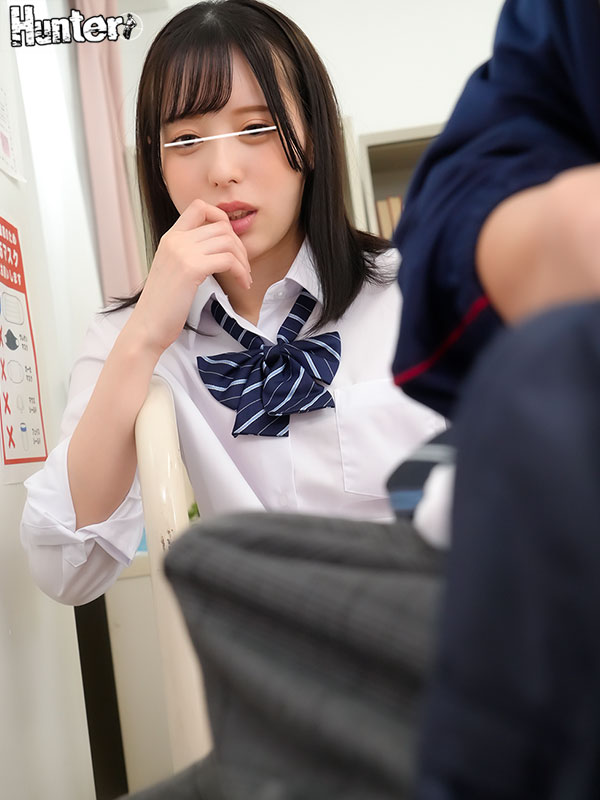 保健室登校のボクが保健室で女子と２人きり！保健室のベッドで無警戒にパンチラや胸チラする女子に日々悶々！勉強どころではありません！そんなの… - Image 7
