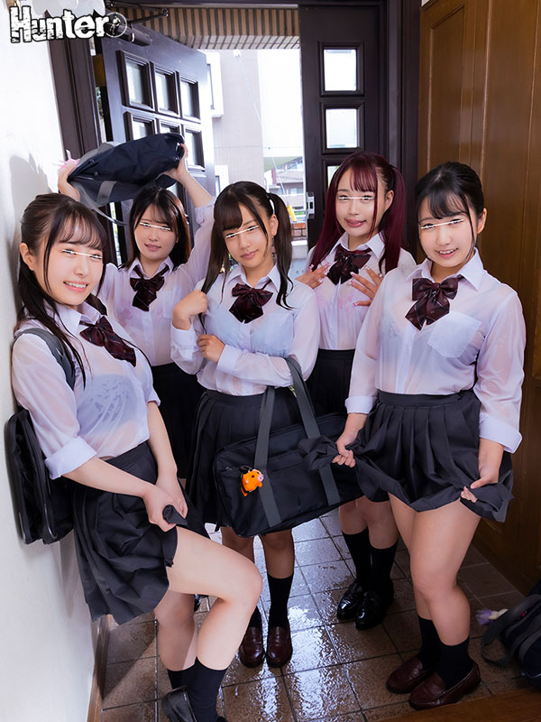 全員ビショ濡れで制服からブラ透けまくり！下校中に突然の豪雨で雨宿りにやってきた義妹と友達のビショ濡れの透けブラから目が離せず勃起しまくり！ - Image 2