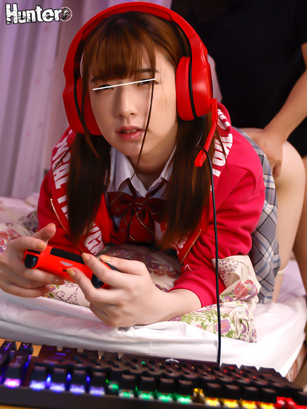 お尻を突き出しサイレントおねだり！ゲームに夢中でボクの話を無視するゲーマー妹。頭にきて妹のチクビを触ったけど無視！でも実は感じていたらしく… - Image 10