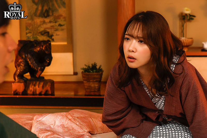 朝起きたら部屋に浴衣がはだけた後輩女子社員！いつも生意気で悪態ばかりついてくるのに、甘えてきたので… - Image 2