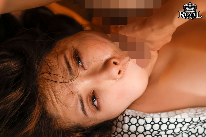 朝起きたら部屋に浴衣がはだけた後輩女子社員！いつも生意気で悪態ばかりついてくるのに、甘えてきたので… - Image 19