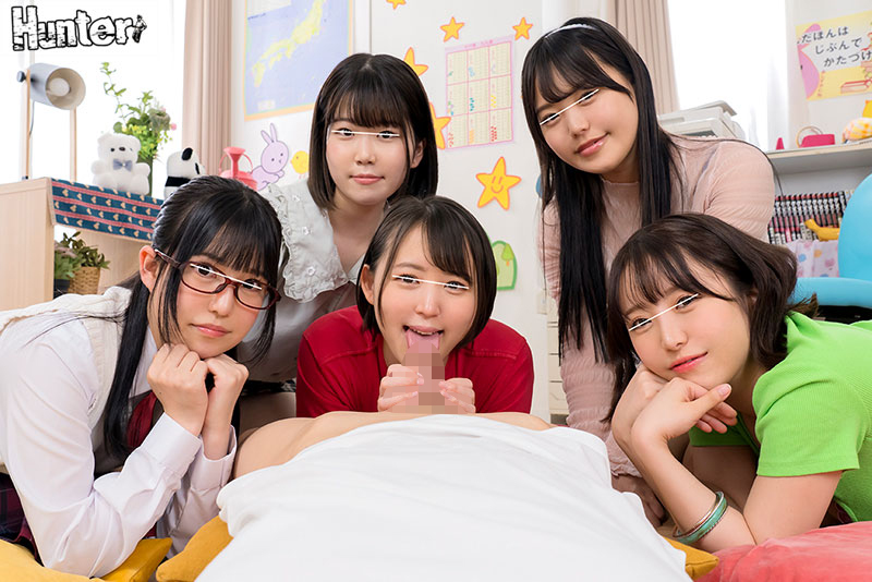 学校に馴染めなかったのでフリースクールに行ったら問題児ばかりのチ○ポ大好きなヤリマン女子たちばかりで男はボク1人！常にチ○コを弄ばれ楽しい - Image 4