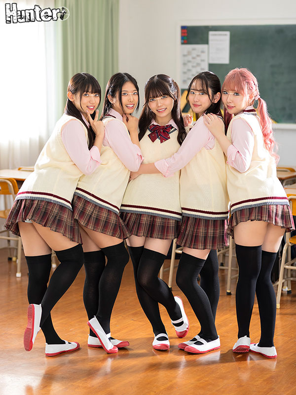 ニーハイ×ミニスカ＝絶対領域パンチラ！学校は９９％女子しかいない！だから女子は皆、無防備で毎日絶対領域パンチラ天国です！陰キャなボクでも… - Image 2