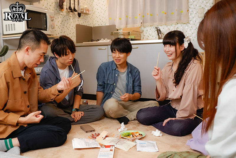 王様ゲームで急接近した隠れ淫乱な地味巨乳と、一泊二日のラブラブ中出しセックス。 - Image 8