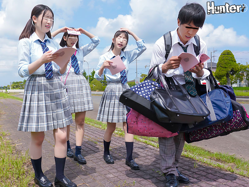 修学旅行先のホテルで目を覚ましたらクラスメイト女子がレズってる！気まずい！起きれない！目の前でそんな事されたら！パシリのボクが一発逆転！ - Image 4