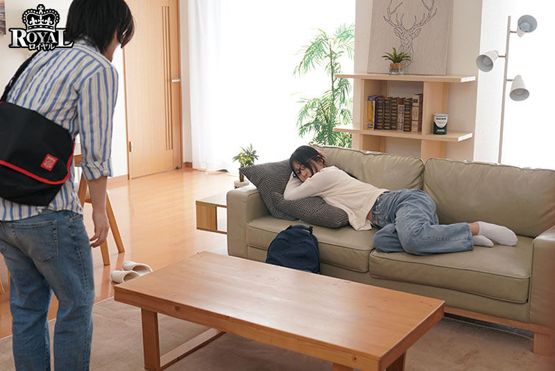 僕の姉は地味で控えめですが、眼鏡を外すと、絶世の美女で我慢できず迫ったら素股からの生挿入で初中出しをさせてくれました。 - Image 2